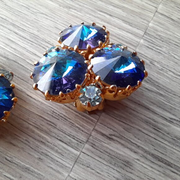 Vintage Blue Faceted Crystal Clip On Earrings Made in Austria - Picture 5 of 13